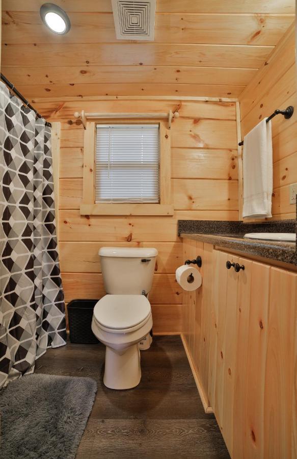 Thomas Cabin Forest Tiny Cabin With Hot Tub Chattanooga Ngoại thất bức ảnh