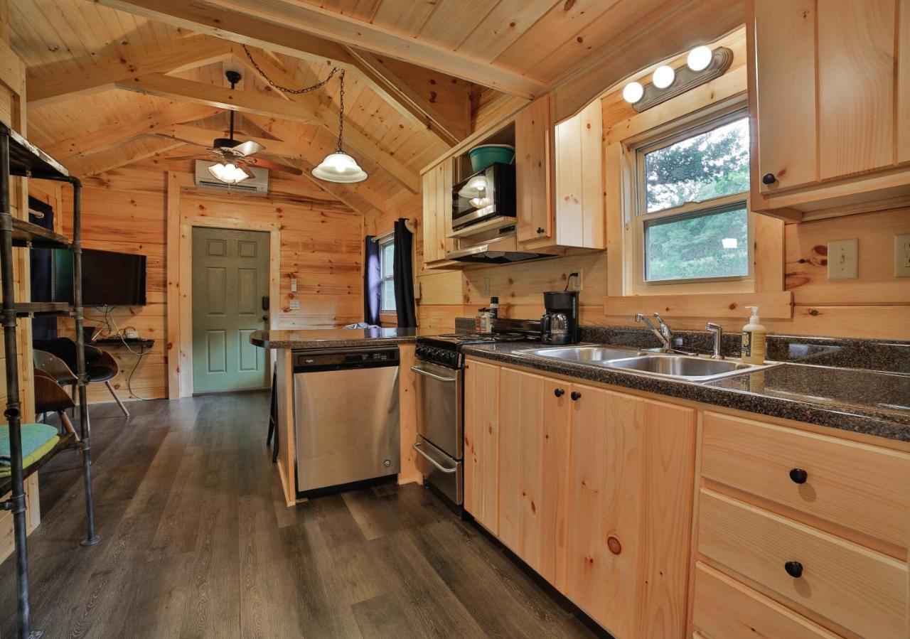 Thomas Cabin Forest Tiny Cabin With Hot Tub Chattanooga Ngoại thất bức ảnh