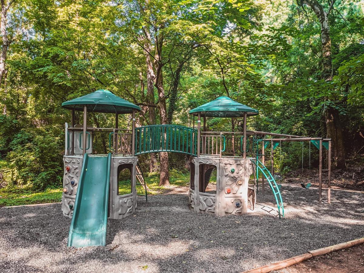 Thomas Cabin Forest Tiny Cabin With Hot Tub Chattanooga Ngoại thất bức ảnh