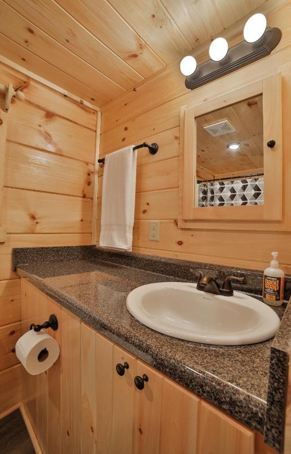 Thomas Cabin Forest Tiny Cabin With Hot Tub Chattanooga Ngoại thất bức ảnh